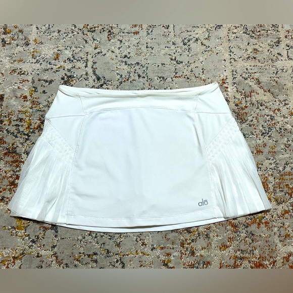 ALO Yoga cool fit white Skort size Small - Picture 1 of 11